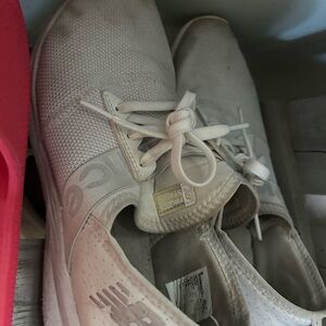 Women’s new balance shoes